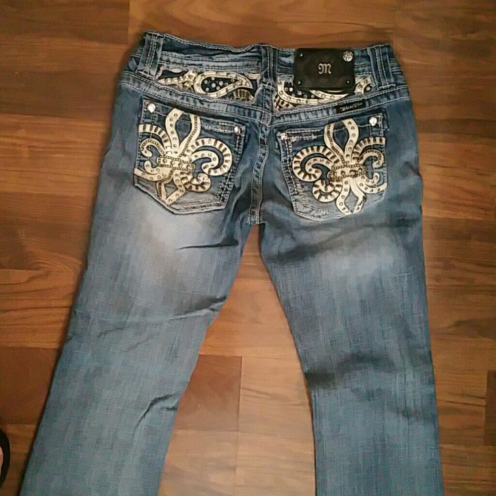 Miss Me size 27R. Boot